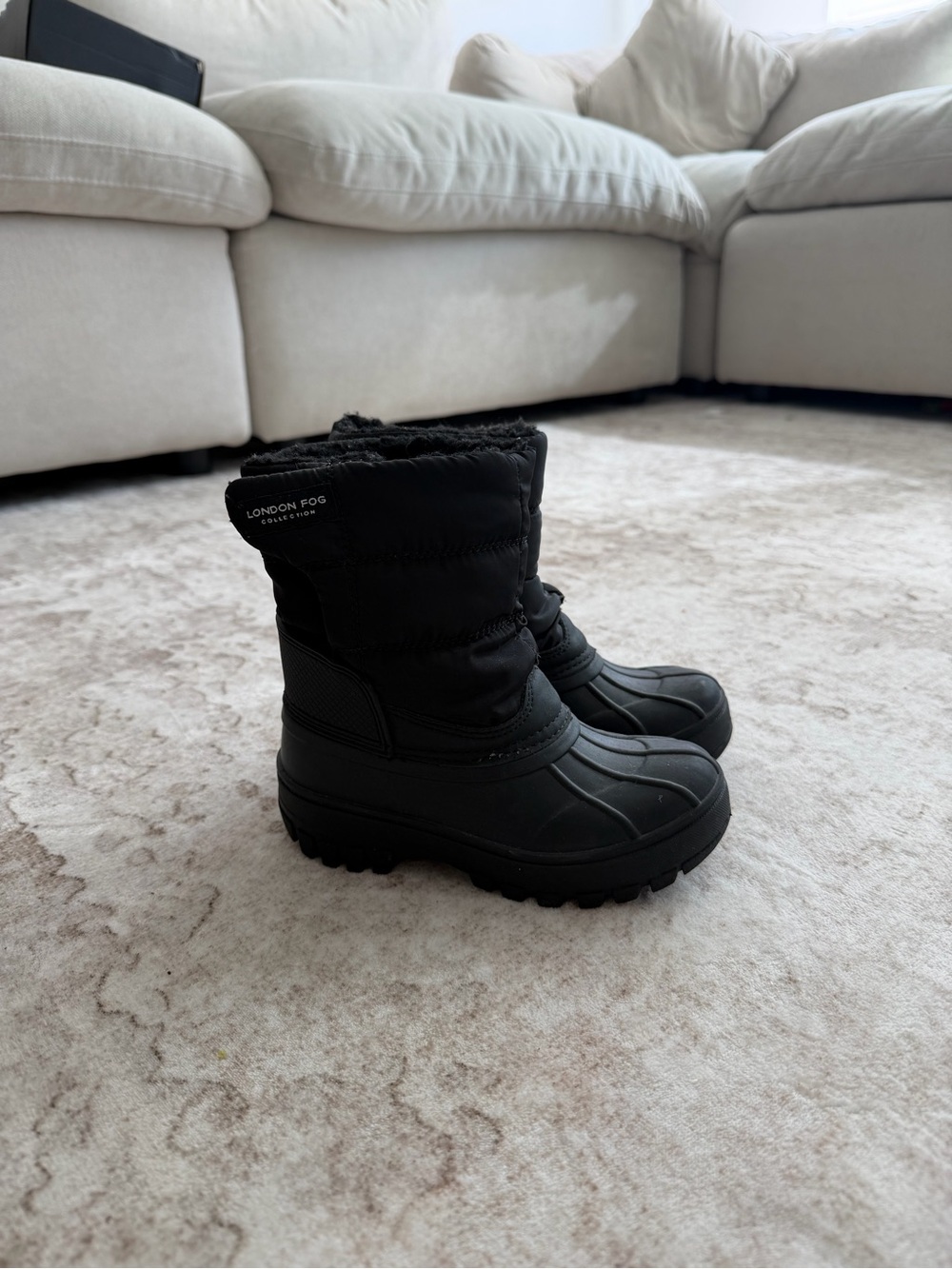 London Fog Black Snow Boots with Quilted Shaft